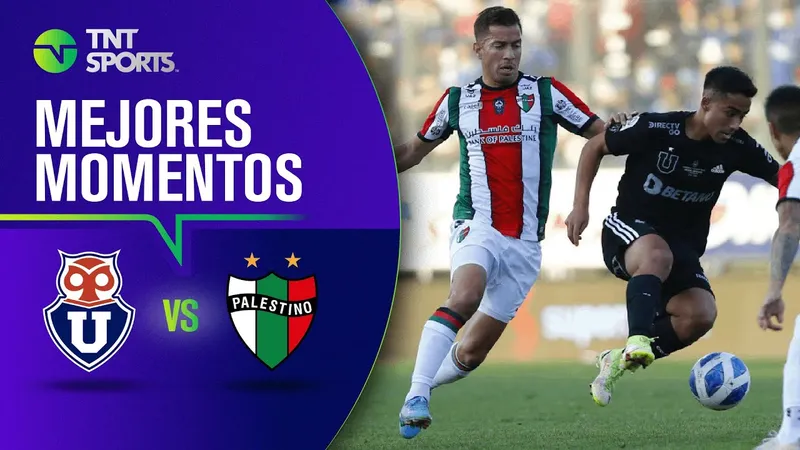 Cầu thủ của U De Chile và Palestino tranh chấp quyết liệt trên sân cỏ Cầu thủ của U De Chile và Palestino tranh chấp quyết liệt trên sân cỏ