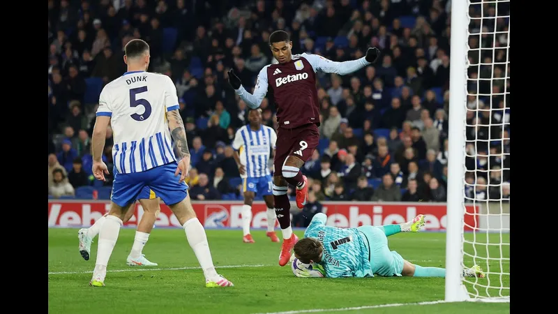 Cầu thủ Brighton với một pha bóng điều kỹ thuật qua cầu thủ Aston Villa trong trận đấu.
